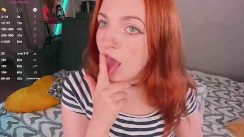 Snapshot of juliet_schoolgirl chatting on 09-11-25, 10:10 Juliet online show from 09-11-25, 10:10