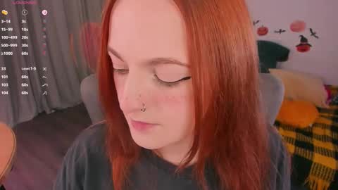 Snapshot of juliet_schoolgirl chatting on 11-11-25, 11:49 Juliet online show from 11-11-25, 11:49