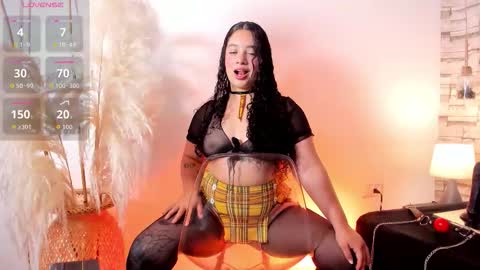 Snapshot of julieta_333 chatting on 11-17-25, 01:28 julieta_333 online show from 11-17-25, 01:28