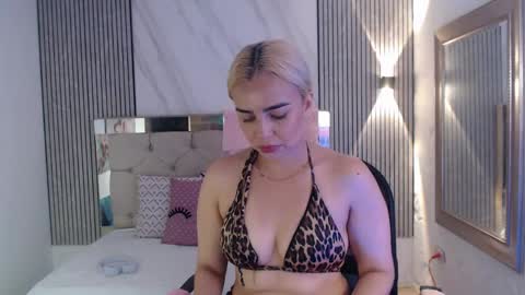 Snapshot of julieta__fox_ chatting on 06-07-26, 04:00 julieta__fox_ online show from 06-07-26, 04:00
