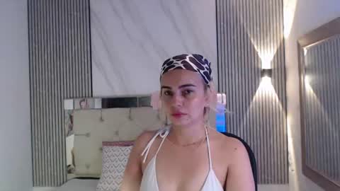 Snapshot of julieta__fox_ chatting on 06-24-26, 07:24 julieta__fox_ online show from 06-24-26, 07:24
