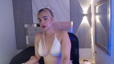 Snapshot of julieta__fox_ chatting on 06-28-26, 07:20 julieta__fox_ online show from 06-28-26, 07:20