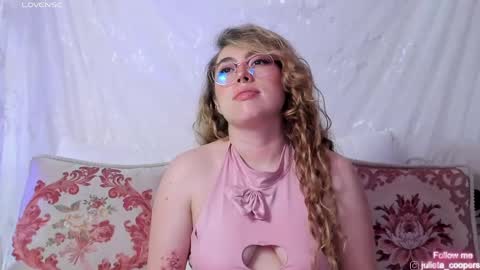 Snapshot of julieta_cooper20 chatting on 06-10-26, 04:56 Juli online show from 06-10-26, 04:56