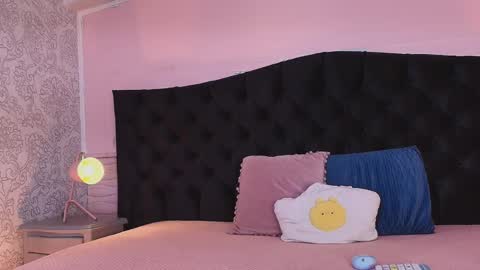 Snapshot of julieta_cortes__ chatting on 06-09-26, 12:17 Julieta online show from 06-09-26, 12:17