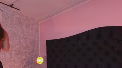 Snapshot of julieta_cortes__ chatting on 06-12-26, 12:04 Julieta online show from 06-12-26, 12:04