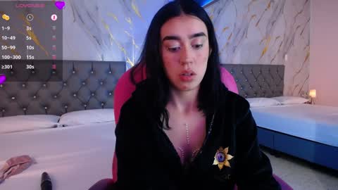 Snapshot of julieta_de_los_angeles chatting on 01-17-25, 07:08 Julieta online show from 01-17-25, 07:08