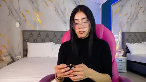 Snapshot of julieta_de_los_angeles chatting on 02-04-25, 03:44 Julieta online show from 02-04-25, 03:44
