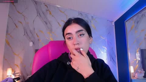 Snapshot of julieta_de_los_angeles chatting on 02-05-25, 09:46 Julieta online show from 02-05-25, 09:46