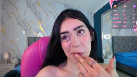 Snapshot of julieta_de_los_angeles chatting on 02-18-25, 10:05 Julieta online show from 02-18-25, 10:05