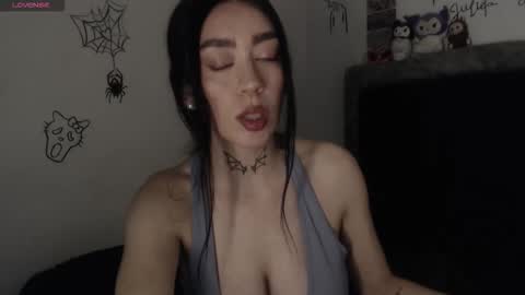 Snapshot of julieta_de_los_angeles chatting on 01-16-26, 09:41 Julieta online show from 01-16-26, 09:41