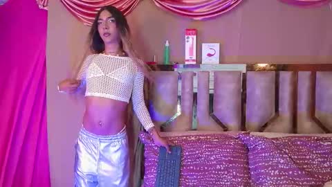 Snapshot of julieta_deluxe chatting on 02-23-26, 05:54 Julieta online show from 02-23-26, 05:54