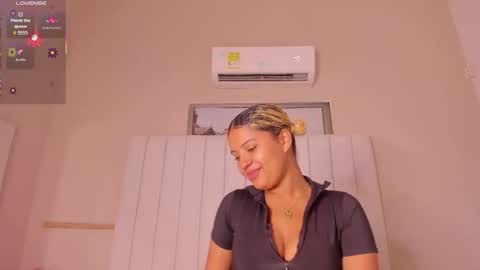 Snapshot of julieta_flower chatting on 11-14-25, 01:43 Julieta IG juietaflower06 online show from 11-14-25, 01:43