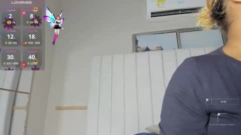 Snapshot of julieta_flower chatting on 11-25-25, 01:33 Julieta IG juietaflower06 online show from 11-25-25, 01:33