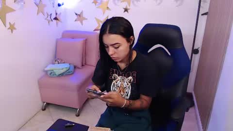 Snapshot of julieta_fn chatting on 06-18-26, 01:48 julieta_fn online show from 06-18-26, 01:48