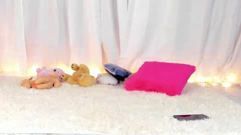 Snapshot of julieta_j chatting on 12-05-24, 03:15 Julieta online show from 12-05-24, 03:15