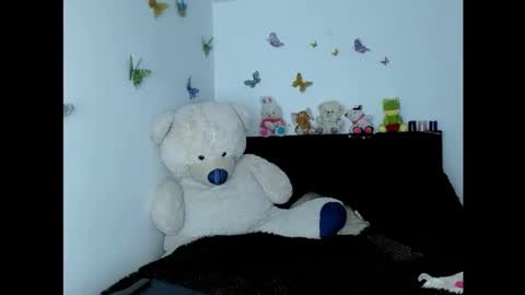 Snapshot of julietabrilla chatting on 01-07-25, 10:30 Andrea online show from 01-07-25, 10:30