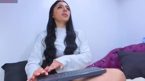 Snapshot of juliett_horny chatting on 10-01-25, 01:28 juliett online show from 10-01-25, 01:28