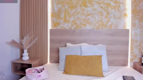 Snapshot of julietta_pink chatting on 02-19-26, 11:39 Julieta online show from 02-19-26, 11:39