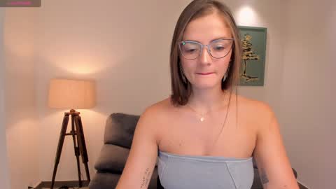 Snapshot of juliettabasset chatting on 01-27-25, 12:05 JULIETTA online show from 01-27-25, 12:05