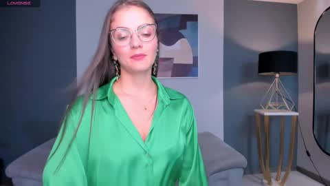 Snapshot of juliettabasset chatting on 02-23-25, 02:57 JULIETTA online show from 02-23-25, 02:57