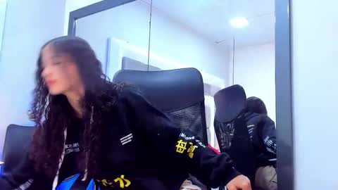 Hi guys It is a pleasure to have you here I am Julieta  online show from 09-21-25, 12:18