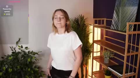 Snapshot of juliettakaniecki chatting on 09-17-25, 03:08 Mia online show from 09-17-25, 03:08