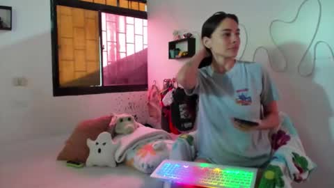 Snapshot of juliette_sweet05 chatting on 10-10-25, 02:49 juliette online show from 10-10-25, 02:49