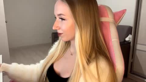 Snapshot of julissariecke chatting on 11-09-25, 03:32 Sofie online show from 11-09-25, 03:32