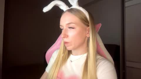 Snapshot of julissariecke chatting on 11-26-25, 05:14 Sofie online show from 11-26-25, 05:14