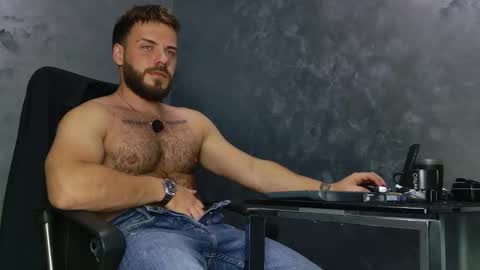 JULiUS   online show from 11-20-25, 08:08