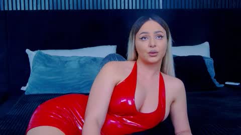 Snapshot of julliamilerrr chatting on 11-25-25, 02:39 Julia online show from 11-25-25, 02:39