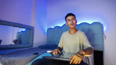 Snapshot of jullian_ricci chatting on 02-10-26, 11:36 jullian online show from 02-10-26, 11:36