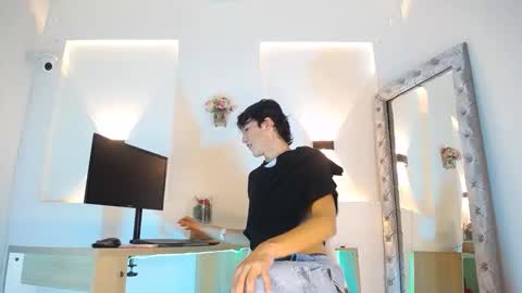 Snapshot of jullian_ricci chatting on 05-03-26, 12:16 jullian online show from 05-03-26, 12:16