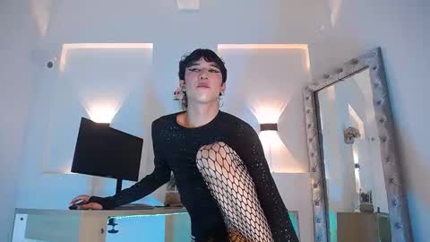 Snapshot of jullian_ricci chatting on 05-19-26, 08:04 jullian online show from 05-19-26, 08:04
