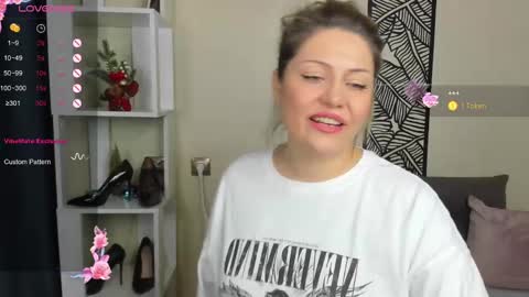 Snapshot of jully_rox chatting on 12-09-24, 02:02 Jully online show from 12-09-24, 02:02