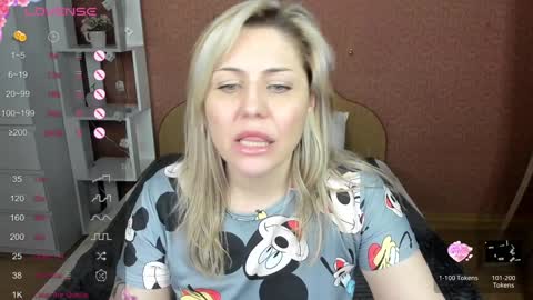 Snapshot of jully_rox chatting on 01-18-25, 04:37 Jully online show from 01-18-25, 04:37