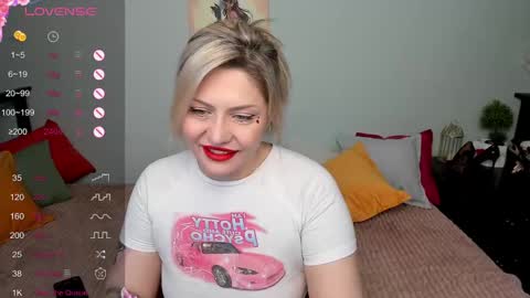 Snapshot of jully_rox chatting on 02-15-25, 08:44 Jully online show from 02-15-25, 08:44