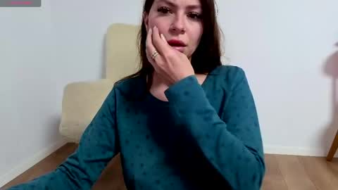 Snapshot of jullyenn chatting on 04-30-26, 07:09 Jully online show from 04-30-26, 07:09