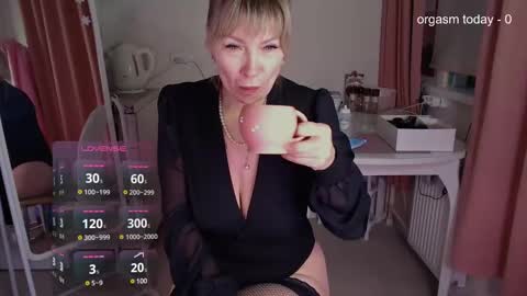 Julia online show from 02-07-25, 05:20