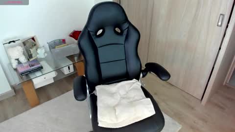 Snapshot of july_correa chatting on 09-24-25, 10:57 july_correa online show from 09-24-25, 10:57