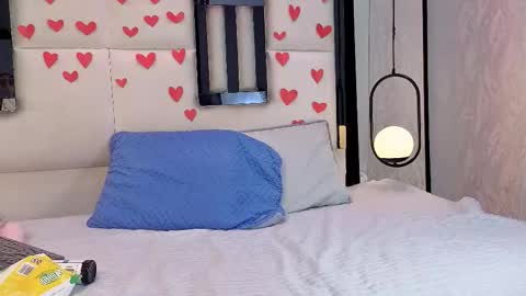 Snapshot of junecollins chatting on 02-14-26, 09:33 junecollins online show from 02-14-26, 09:33