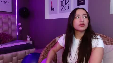 Snapshot of juniper_hill chatting on 02-26-25, 10:15 Juniper online show from 02-26-25, 10:15