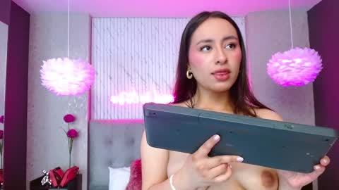 Snapshot of juniper_hill chatting on 09-24-25, 04:27 Juniper online show from 09-24-25, 04:27