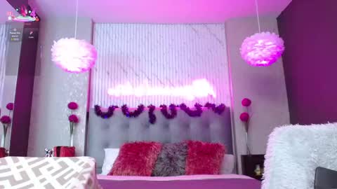 Snapshot of juniper_hill chatting on 10-08-25, 04:21 Juniper online show from 10-08-25, 04:21