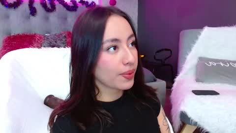 Snapshot of juniper_hill chatting on 10-12-25, 04:11 Juniper online show from 10-12-25, 04:11