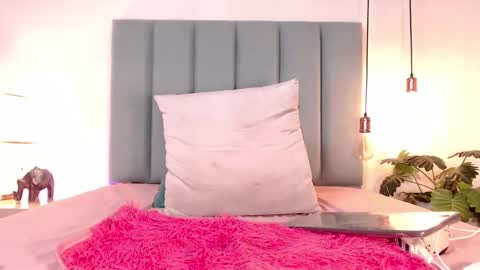 Snapshot of jupiterfoxxxx chatting on 01-23-25, 05:42 Jupiter Fox online show from 01-23-25, 05:42