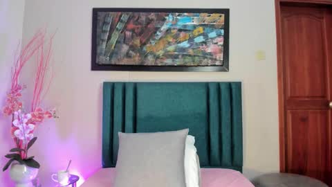 Snapshot of jupiterfoxxxx chatting on 12-18-25, 01:00 Jupiter Fox online show from 12-18-25, 01:00