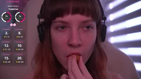 Snapshot of just_busking chatting on 10-27-25, 08:18 Julia online show from 10-27-25, 08:18