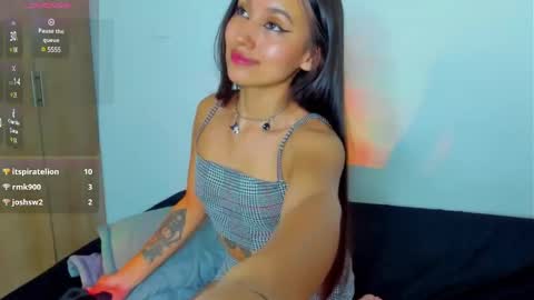 Snapshot of just_soffy chatting on 02-09-25, 04:36 Soffy online show from 02-09-25, 04:36