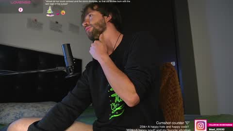 Snapshot of just_your_dreamboy chatting on 01-22-25, 11:53 Maxi online show from 01-22-25, 11:53